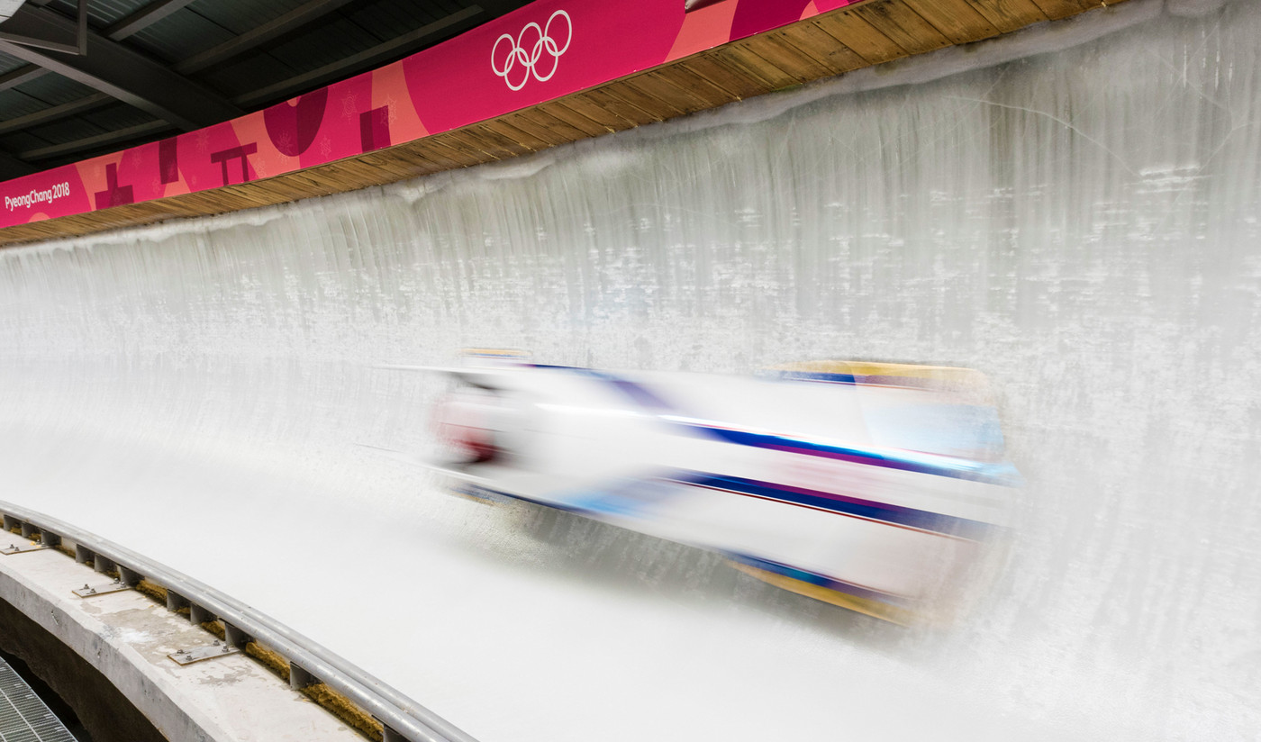 fast passing bobsleigh